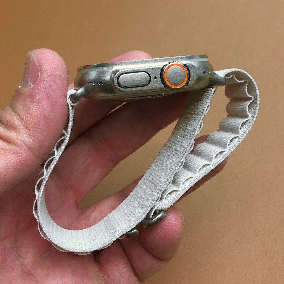 Apple Watch Ultra першого покоління у вітрині, архівна фотографія 2022 року, не Ultra 4