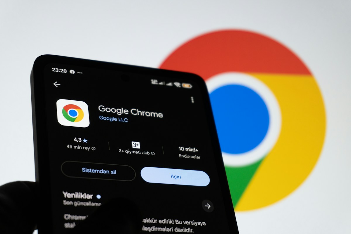 Застосунок Google Chrome на екрані смартфона, ілюстрація до оновлення захисту браузера