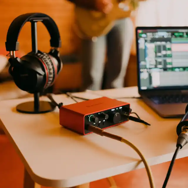 Focusrite Scarlett 4th Gen у робочому студійному сетапі
