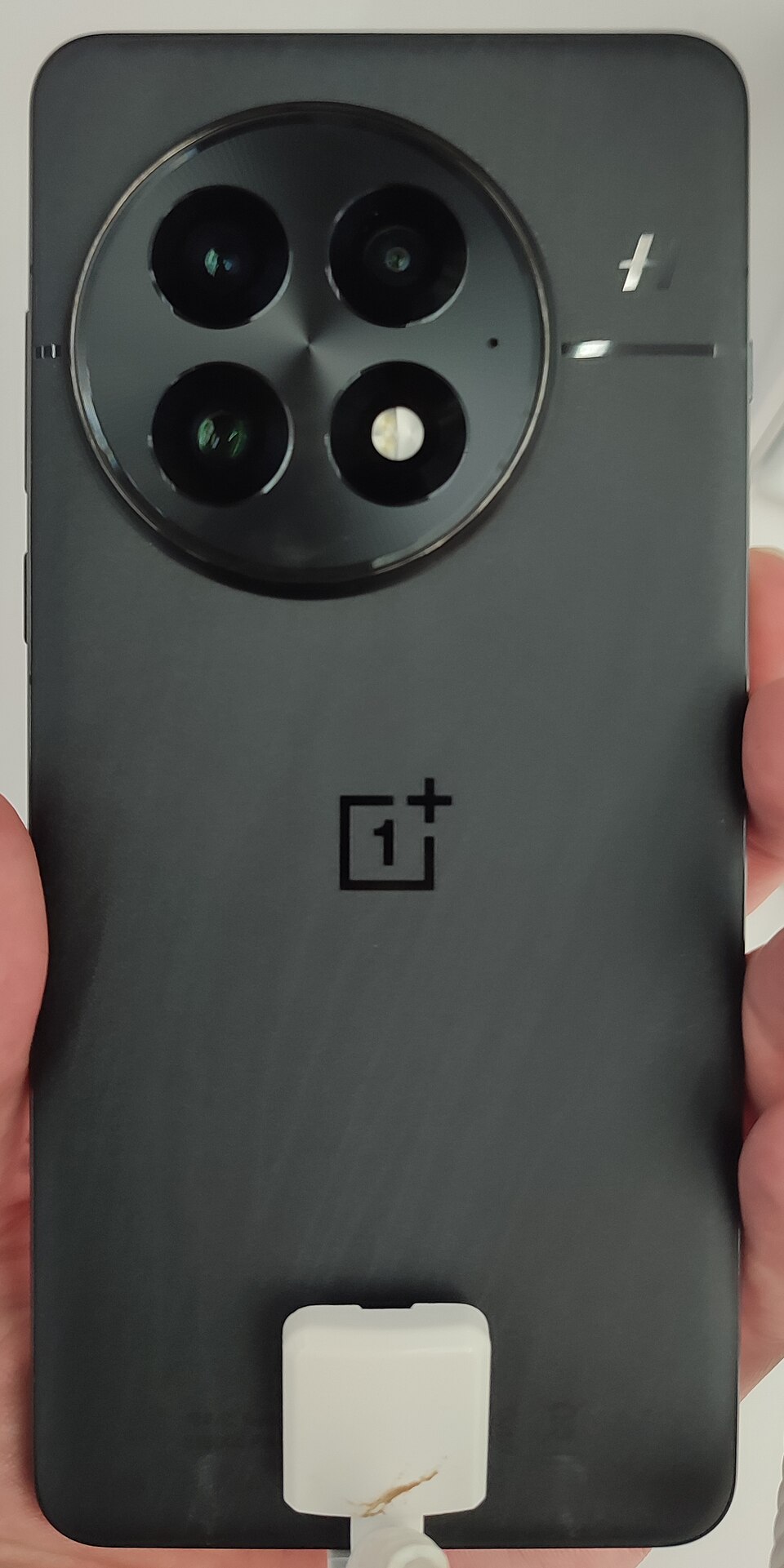 Задня панель OnePlus 13, смартфона зі списку оновлення до ColorOS 17