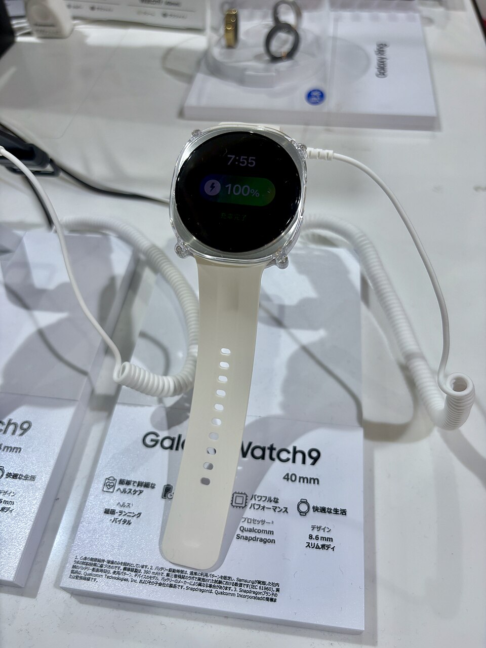 Смартгодинник Samsung Galaxy Watch9 40 мм на стенді